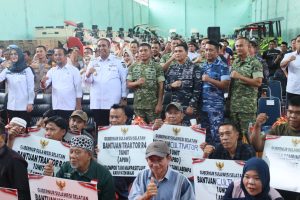 Dukung Ketahanan Pangan Nasional, TNI AL Kodaeral VI Hadiri Penyerahan Bantuan Alsintan Pemprov Sulsel